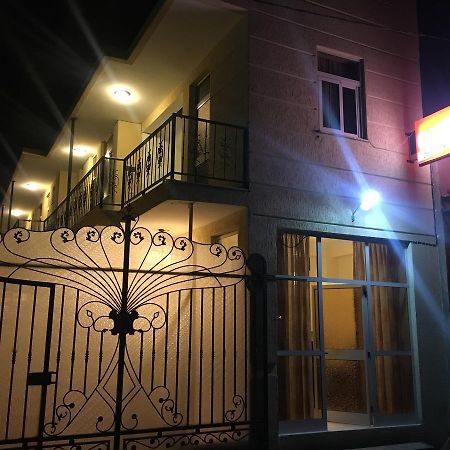 Cheers Bed & Breakfast Addis Abeba Esterno foto