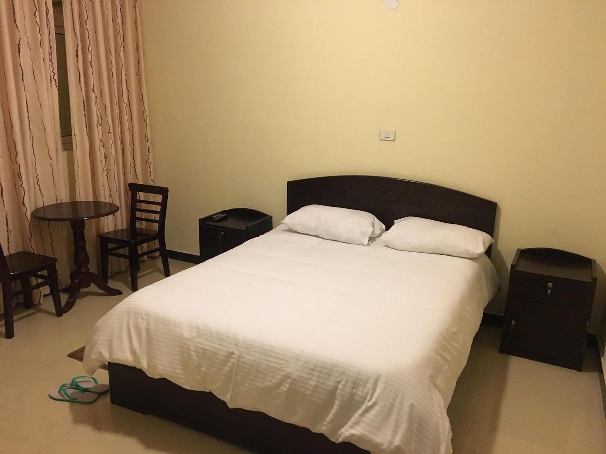 Cheers Bed & Breakfast Addis Abeba Esterno foto